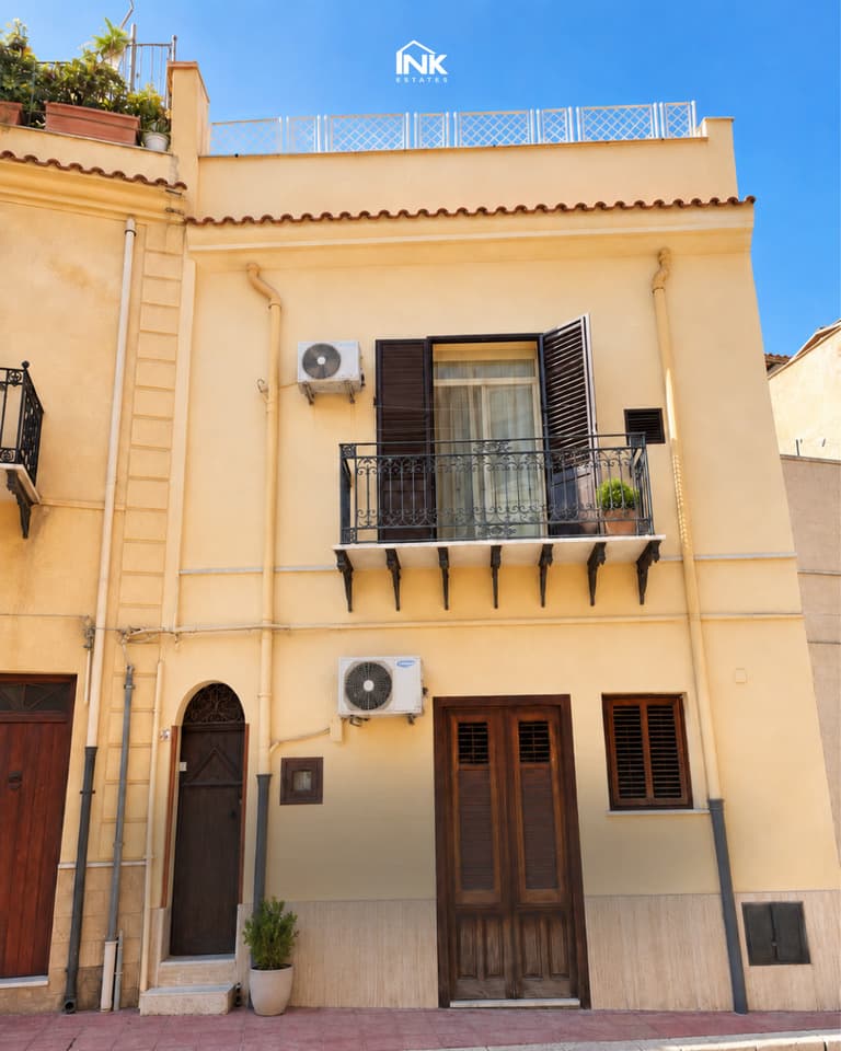 Panoramiczny apartament z dwoma tarasami,Terrasini