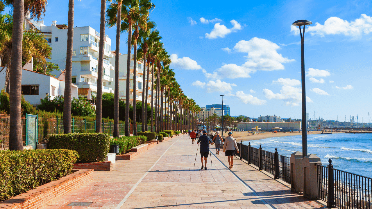 Nieruchomości Marbella: ceny, dzielnice i jak kupić dom lub apartament (2026)